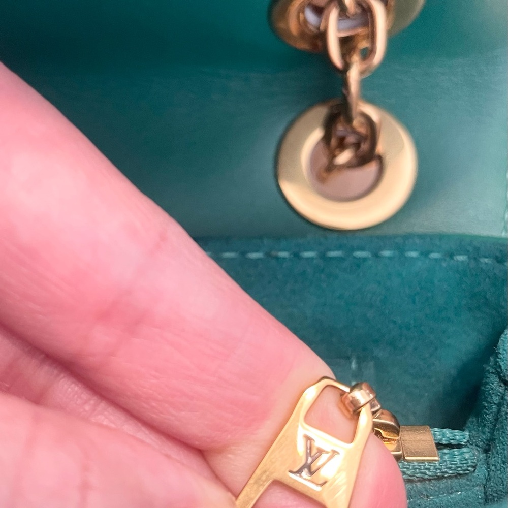 💚✨Louis Vuitton Teal Quilted Leather Bag✨💚 - Picture 6 of 17
